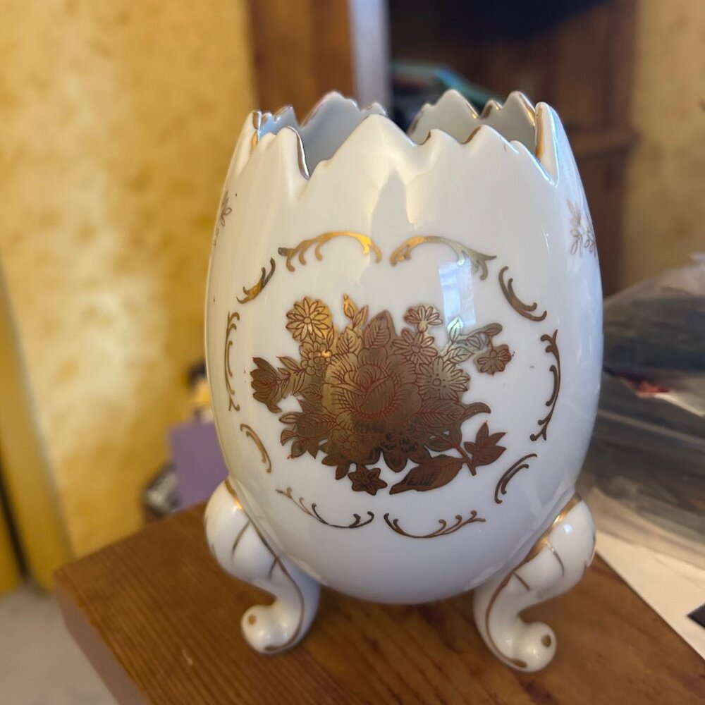Vintage Porcelain  Cracked Egg
